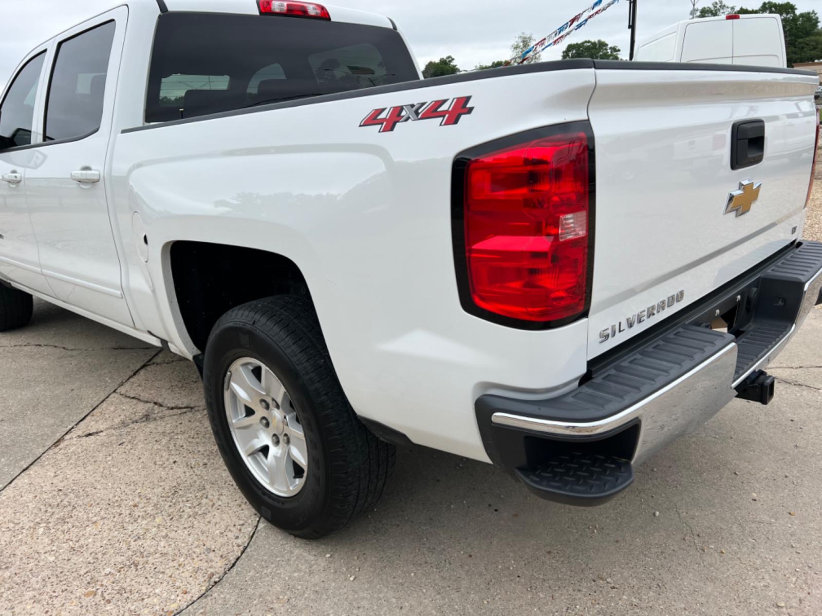 2018 White /Gray Chevrolet Silverado 1500 LT (3GCUKREC2JG) with an 5.3L V8 engine, Automatic transmission, located at 4520 Airline Hwy, Baton Rouge, LA, 70805, (225) 357-1497, 30.509325, -91.145432 - 2018 Chevrolet Silverado Crew Cab LT 4X4 5.3 V8 Gas, 142K Miles, Power Windows, Locks & Mirrors, Cold A/C, Transmission Has 12 Month Warranty, Tow Pkg, Good Tires. FOR INFO PLEASE CONTACT JEFF AT 225 357-1497 CHECK OUT OUR A+ RATING WITH THE BETTER BUSINESS BUREAU WE HAVE BEEN A FAMILY OWNED AND OPE - Photo #7